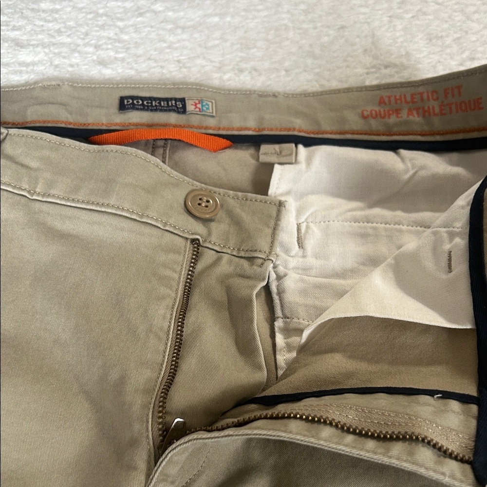 Dockers Men's Athletic Fit Chinos in Light Khaki